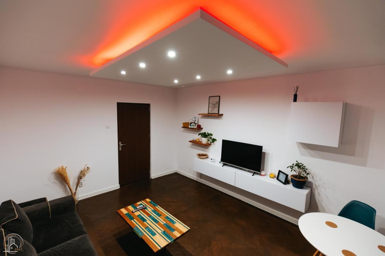 Zaza Apartament - Central Area, With Balcony Targu Jiu Exterior photo