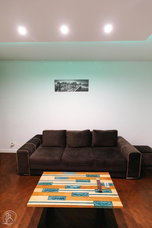 Zaza Apartament - Central Area, With Balcony Targu Jiu Exterior photo