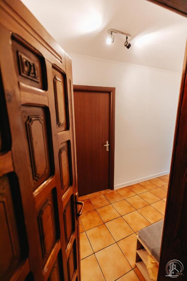Zaza Apartament - Central Area, With Balcony Targu Jiu Exterior photo