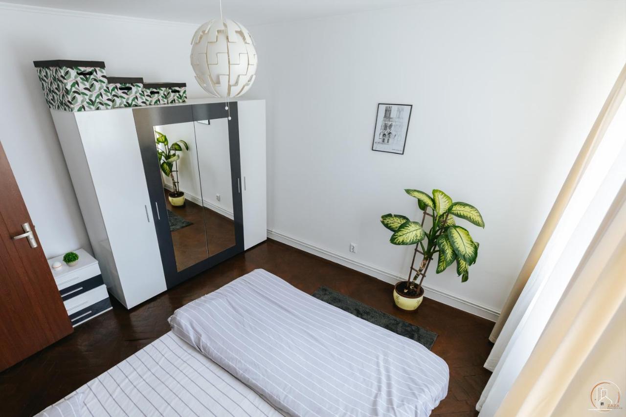 Zaza Apartament - Central Area, With Balcony Targu Jiu Exterior photo