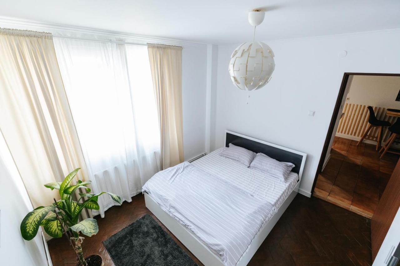 Zaza Apartament - Central Area, With Balcony Targu Jiu Exterior photo
