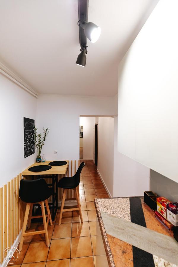 Zaza Apartament - Central Area, With Balcony Targu Jiu Exterior photo